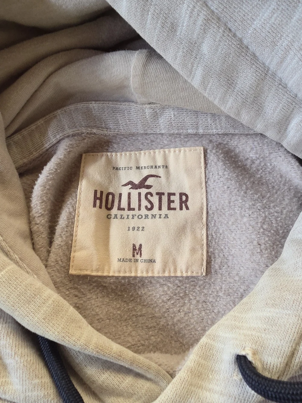 Hollister Men's Light Heather Gray Hooded Pullover with Black Trim